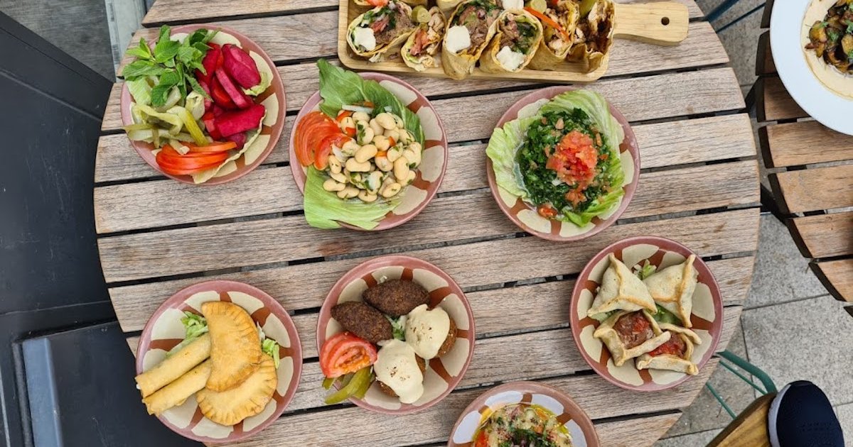 Restaurant BourglaReine, HautsdeSeine Mezzé du Village Libanais